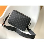 Louis Vuitton LU OUTDOOR messenger bag