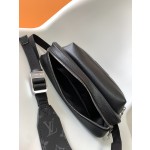 Louis Vuitton LU OUTDOOR messenger bag