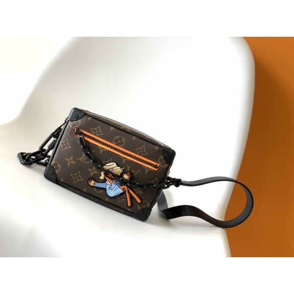 Louis Vuitton M80159 embroidery this paragraph Mini Soft Trunk chain bag