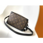 Louis Vuitton M80159 embroidery this paragraph Mini Soft Trunk chain bag