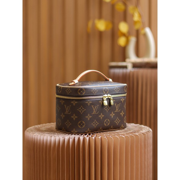 Louis Vuitton 𝐍𝐈𝐂𝐄 𝐌𝐢𝐧𝐢 cosmetic bag M44495 French original leather 🇫🇷 pure steel hardware