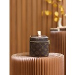 Louis Vuitton 𝐍𝐈𝐂𝐄 𝐌𝐢𝐧𝐢 cosmetic bag M44495 French original leather 🇫🇷 pure steel hardware