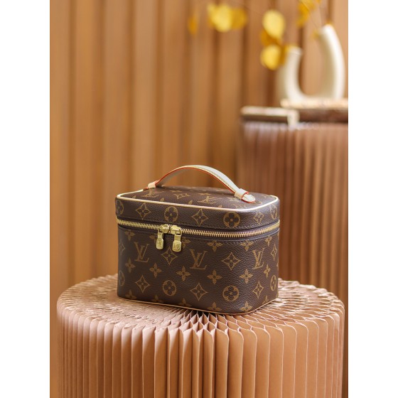 Louis Vuitton 𝐍𝐈𝐂𝐄 𝐌𝐢𝐧𝐢 cosmetic bag M44495 French original leather 🇫🇷 pure steel hardware