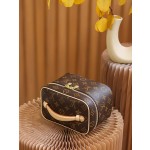 Louis Vuitton 𝐍𝐈𝐂𝐄 𝐌𝐢𝐧𝐢 cosmetic bag M44495 French original leather 🇫🇷 pure steel hardware