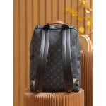 Louis Vuitton 𝘿𝙄𝙎𝘾𝙊𝙑𝙀𝙍𝙔 Backpack M45218