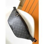 Louis Vuitton DISCOVERY belt bag