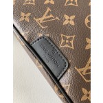 Louis Vuitton DISCOVERY belt bag