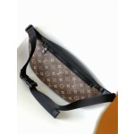 Louis Vuitton DISCOVERY belt bag