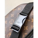 Louis Vuitton DISCOVERY belt bag