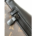 Louis Vuitton DISCOVERY belt bag