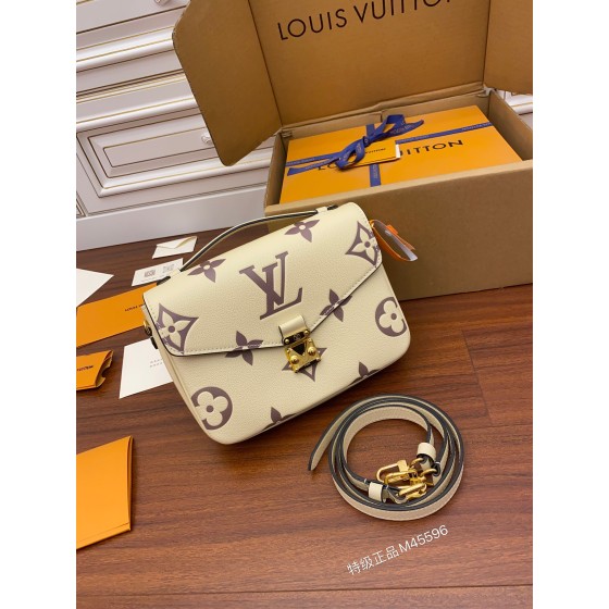Louis Vuitton  M45596