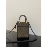 FENDI's latest suede fabric tortoiseshell portable crossbody cute