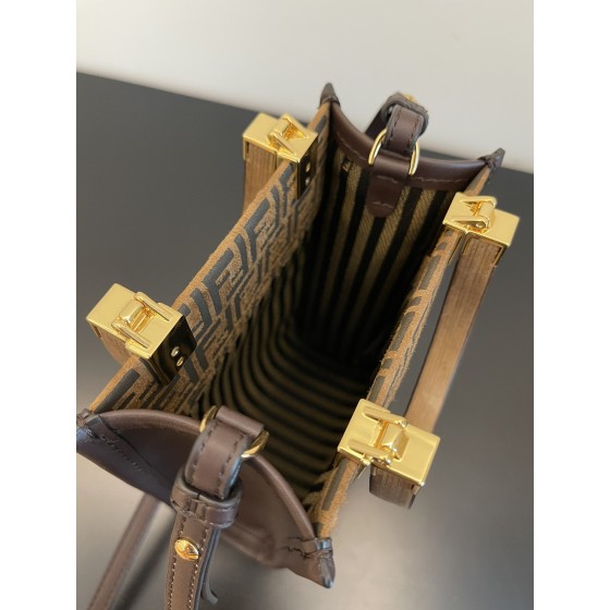 FENDI's latest suede fabric tortoiseshell portable crossbody cute