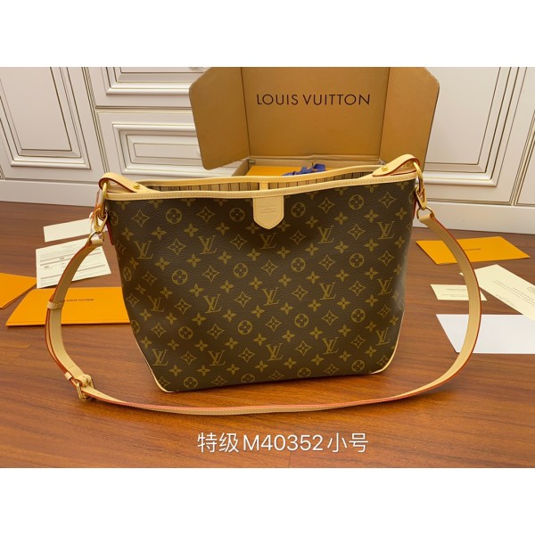 Louis Vuitton's exclusive debut model: M40352 Super Enhanced Edition