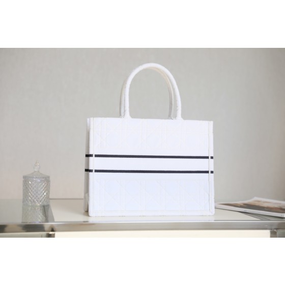 DIOR TOTE embroidered vine check white