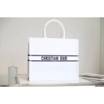 DIOR TOTE embroidered vine check white