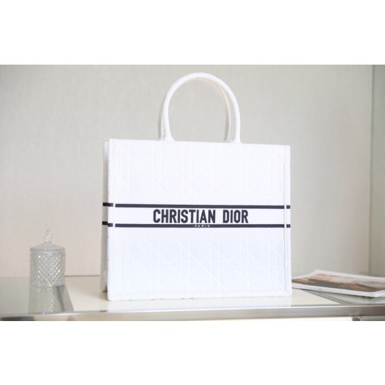 DIOR TOTE embroidered vine check white