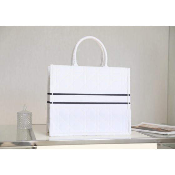 DIOR TOTE embroidered vine check white