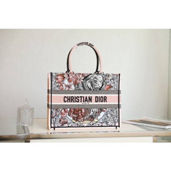 DIOR TOTE Fu Manhua