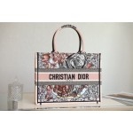 DIOR TOTE Fu Manhua