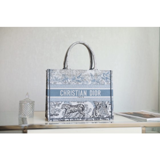 DIOR TOTE Gradient Tiger