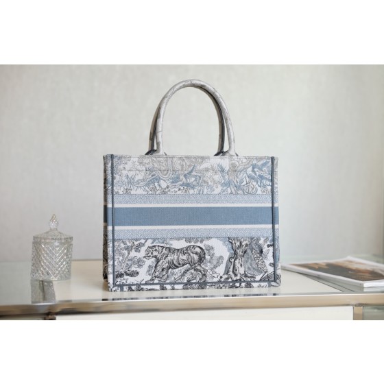 DIOR TOTE Gradient Tiger