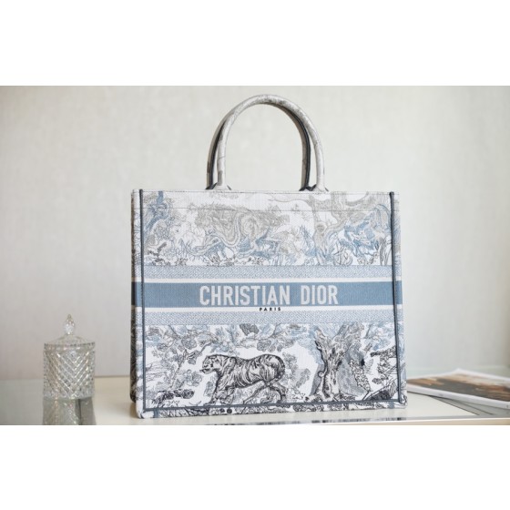 DIOR TOTE Gradient Tiger