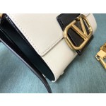 Valentino's elegant and modern V LOGO logo (a chain➕leather shoulder strap) Model: 0777