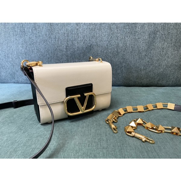 Valentino's elegant and modern V LOGO logo (a chain➕leather shoulder strap) Model: 0777