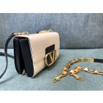 Valentino's elegant and modern V LOGO logo (a chain➕leather shoulder strap) Model: 0777