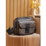 Louis Vuitton 𝐒 𝐋𝐎𝐂𝐊 messenger bag M45806