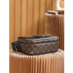 Louis Vuitton 𝐒 𝐋𝐎𝐂𝐊 messenger bag M45806