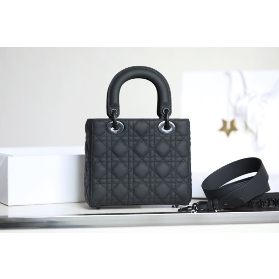 Four compartments So black🖤 DR-091 Lady Dior Ultra Mat Pocket Handbag