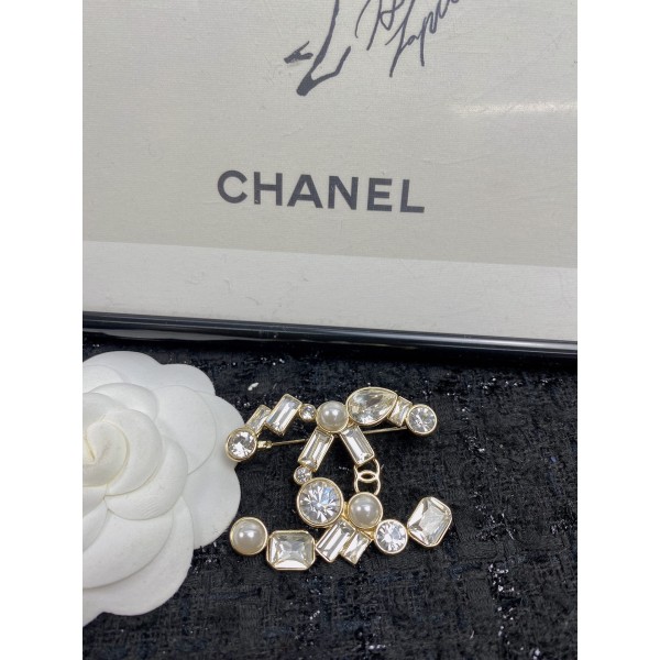 CHANEL brooch