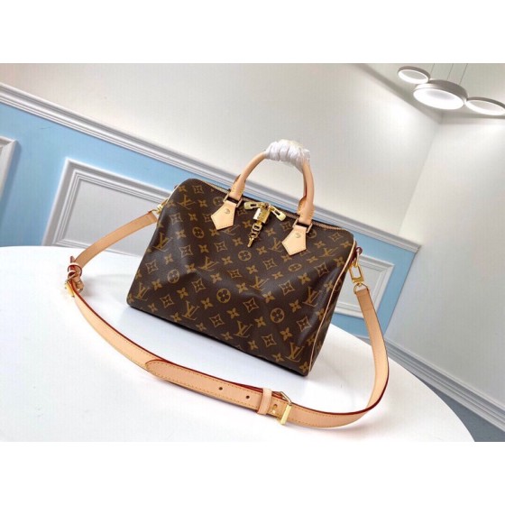 Louis Vuitton M41111 Inspired by the travel revolution of the time, Louis Vuitton's iconic design is in full effect