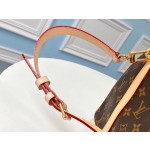 Louis Vuitton M41111 Inspired by the travel revolution of the time, Louis Vuitton's iconic design is in full effect