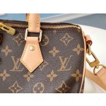 Louis Vuitton M41111 Inspired by the travel revolution of the time, Louis Vuitton's iconic design is in full effect
