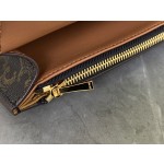 CELINE 𝒘𝒐𝒄 Package Model: 10D852