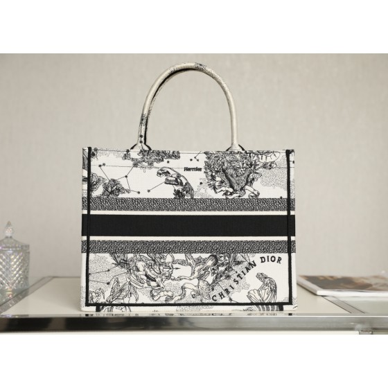 DIOR TOTE Constellation Embroidery