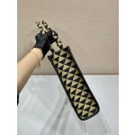 Prada embroidered fabric bag 👏 1BA356