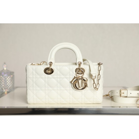 Dior Lady D-Joy is a classic style of the Goliath Bible