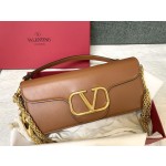 Valentino calfskin handbag 👜underarm bag Model: 1133 Decorative metal