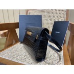 SAINT LAURENT【𝙈𝙖𝙣𝙝𝙖𝙩𝙩𝙖𝙣 𝟮𝟰𝙘𝙢】675626.Jd