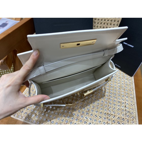 SAINT LAURENT【𝙈𝙖𝙣𝙝𝙖𝙩𝙩𝙖𝙣 𝟮𝟰𝙘𝙢】675626.Jd