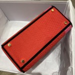 Lady DIOR latest color limited series, French style romantic elements