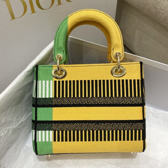 Lady DIOR latest color limited series, French style romantic elements