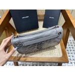 SAINT LAURENT  𝐍𝐢𝐤𝐢 28𝐜𝐦 #633158