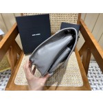 SAINT LAURENT  𝐍𝐢𝐤𝐢 28𝐜𝐦 #633158