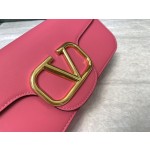 Valentino calfskin handbag 👜underarm bag Model: 1133 Decorative metal