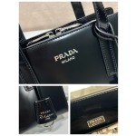 Prada mini shopping bag 🎉 1BA357